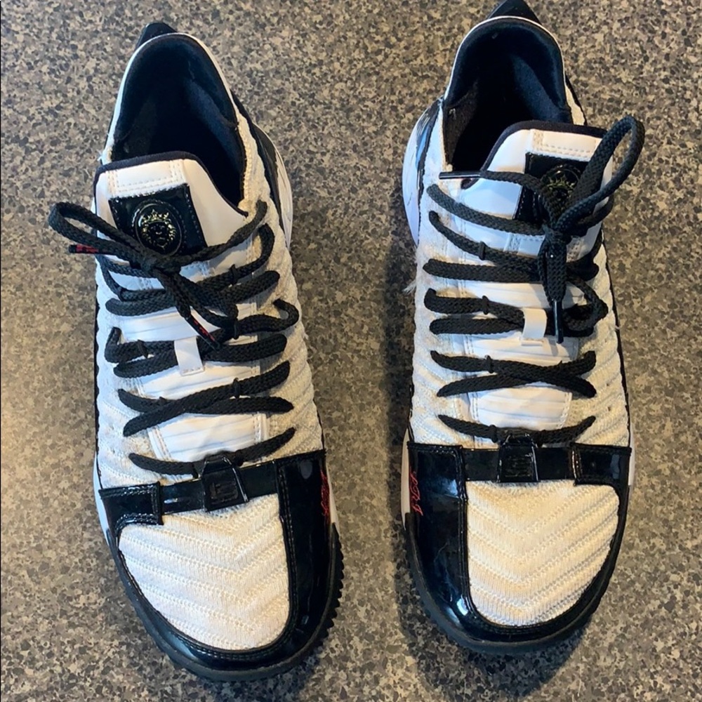 Nike Lebron Remix men’s size 9.5